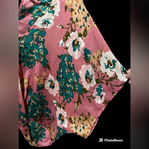 Umgee size small and large wrap knotted front kimono sleeve blouse preloved - Picture 3 of 13